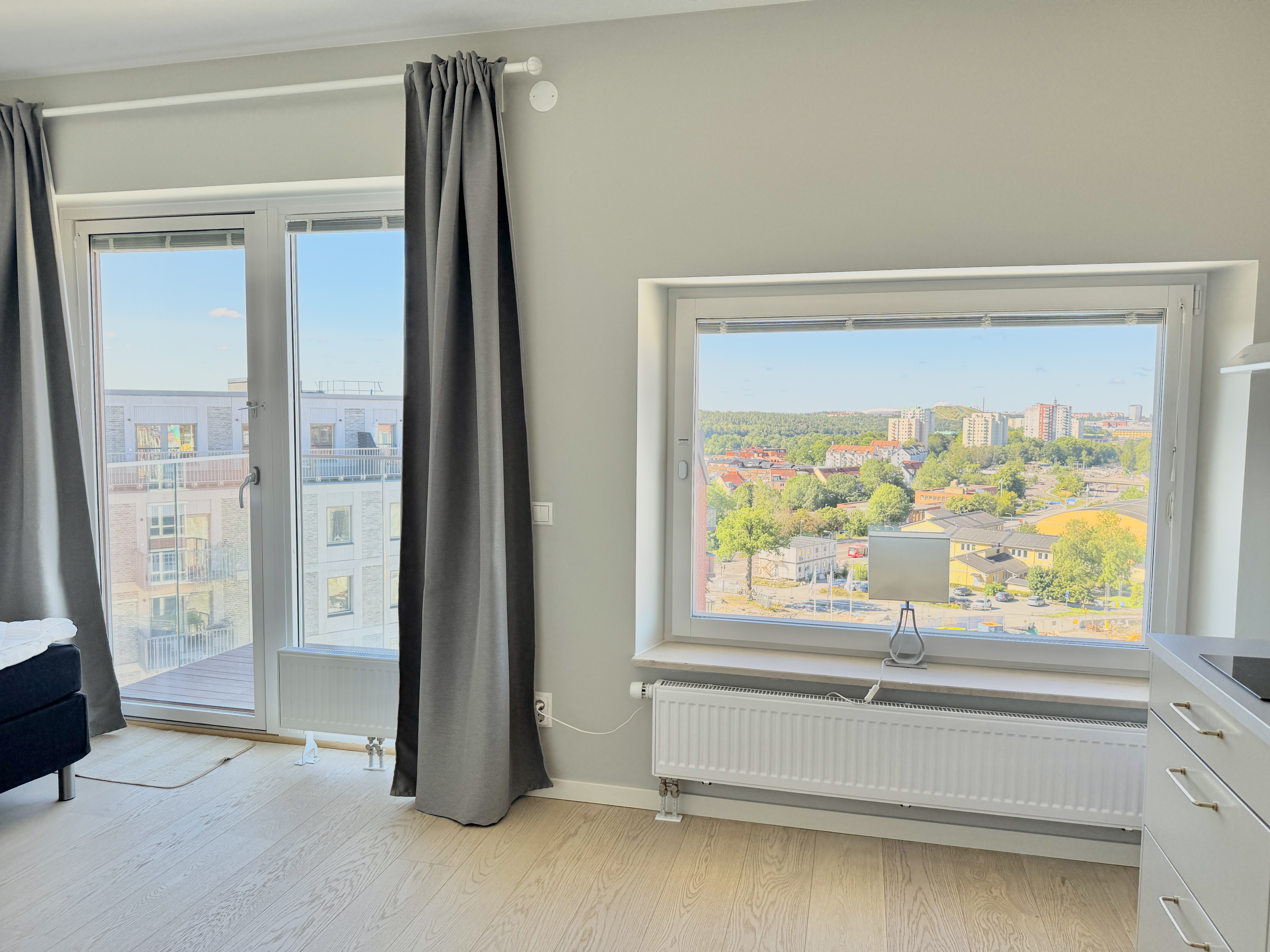 Pentry med integrerad kyl/frys